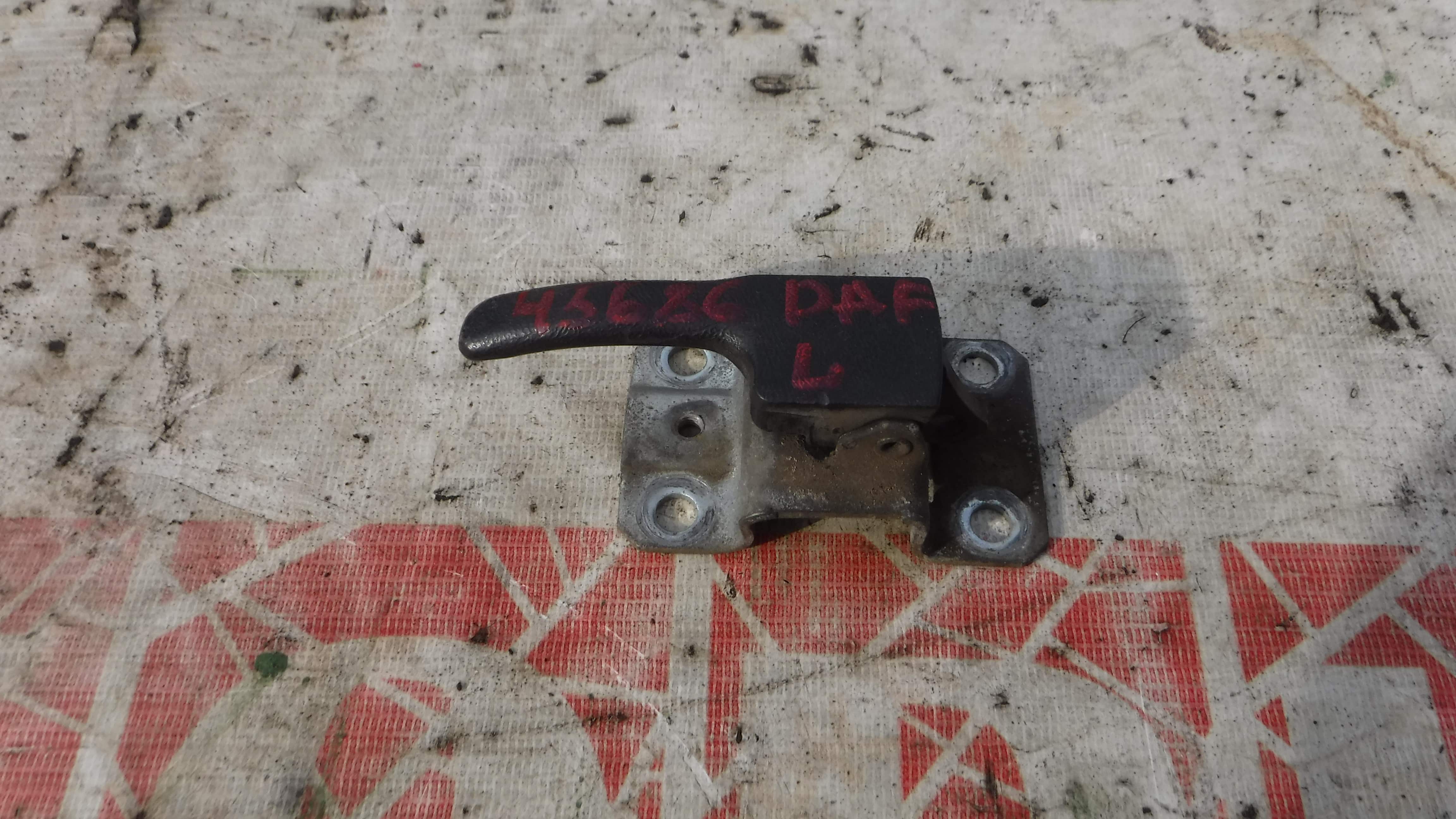 Ручка двери левая 171837225 Даф DAF 95 ATI 1995